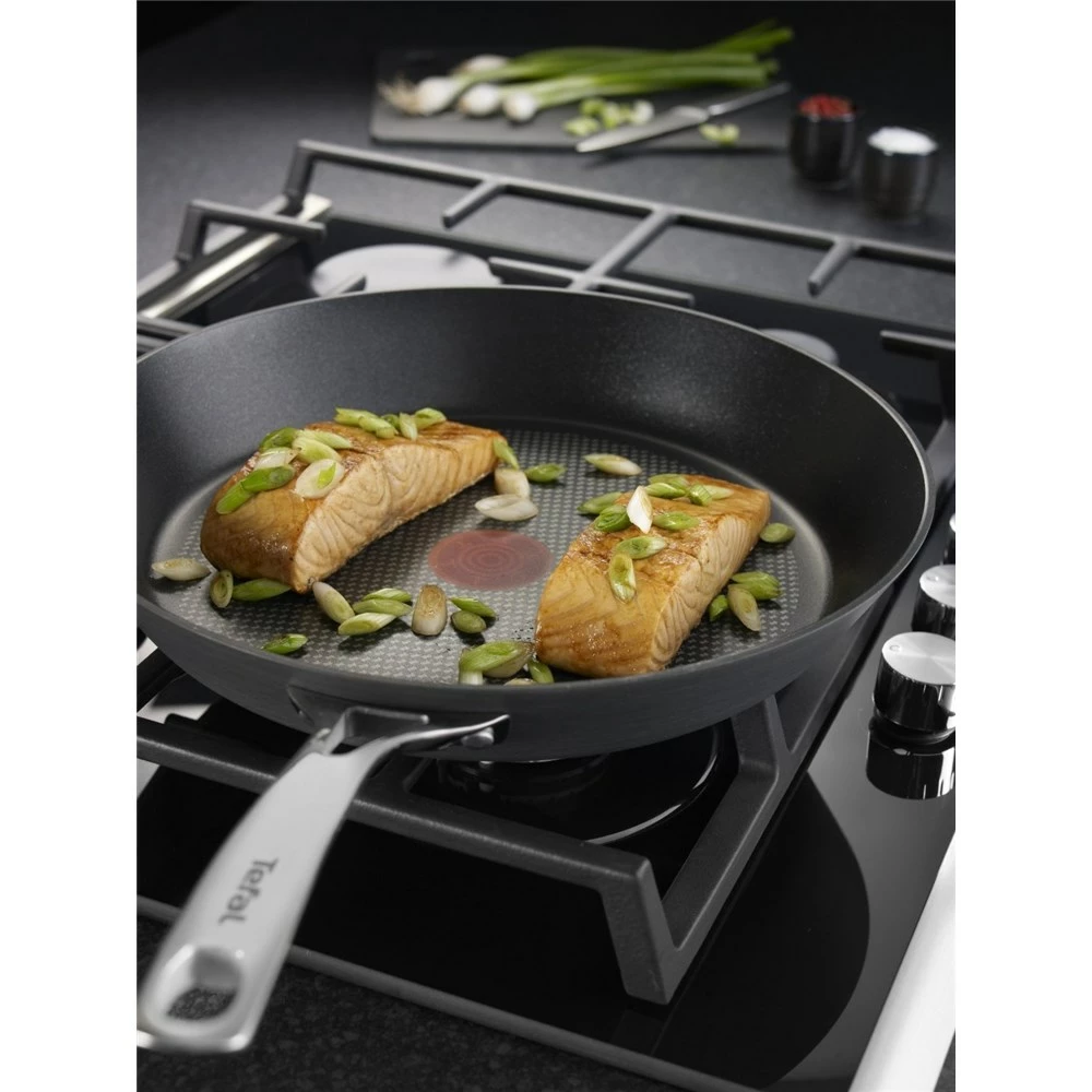 Tefal Gourmet Anodised 26cm Frypan - Image 2